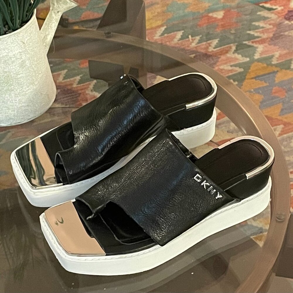 DKNY Platform Women's Slip-On Sandals Metallic Toe Rand & Heel - Size 8M